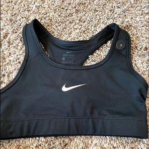 nike black sports bra tags on